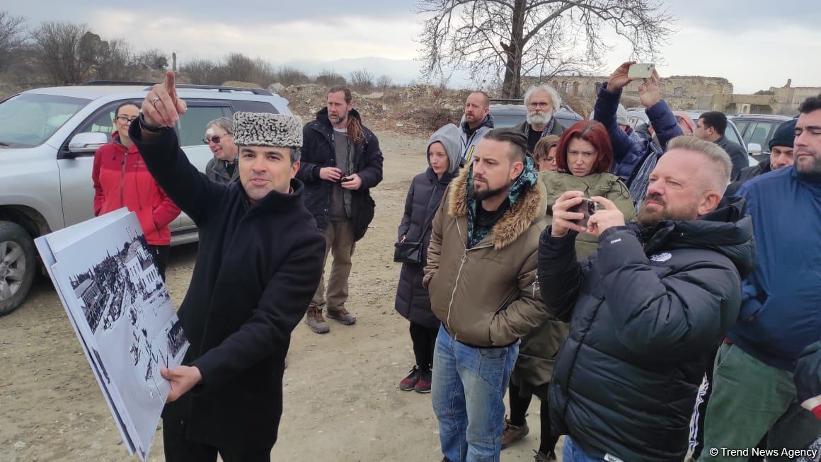 Международная делегация путешественников ознакомилась с золотыми страницами культуры Агдама (ФОТО)