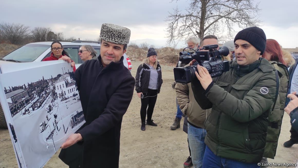 Международная делегация путешественников ознакомилась с золотыми страницами культуры Агдама (ФОТО)