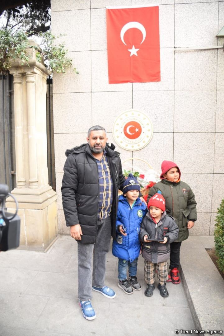 Граждане Азербайджана чтят память жертв землетрясения в Турции (ФОТО/ВИДЕО)