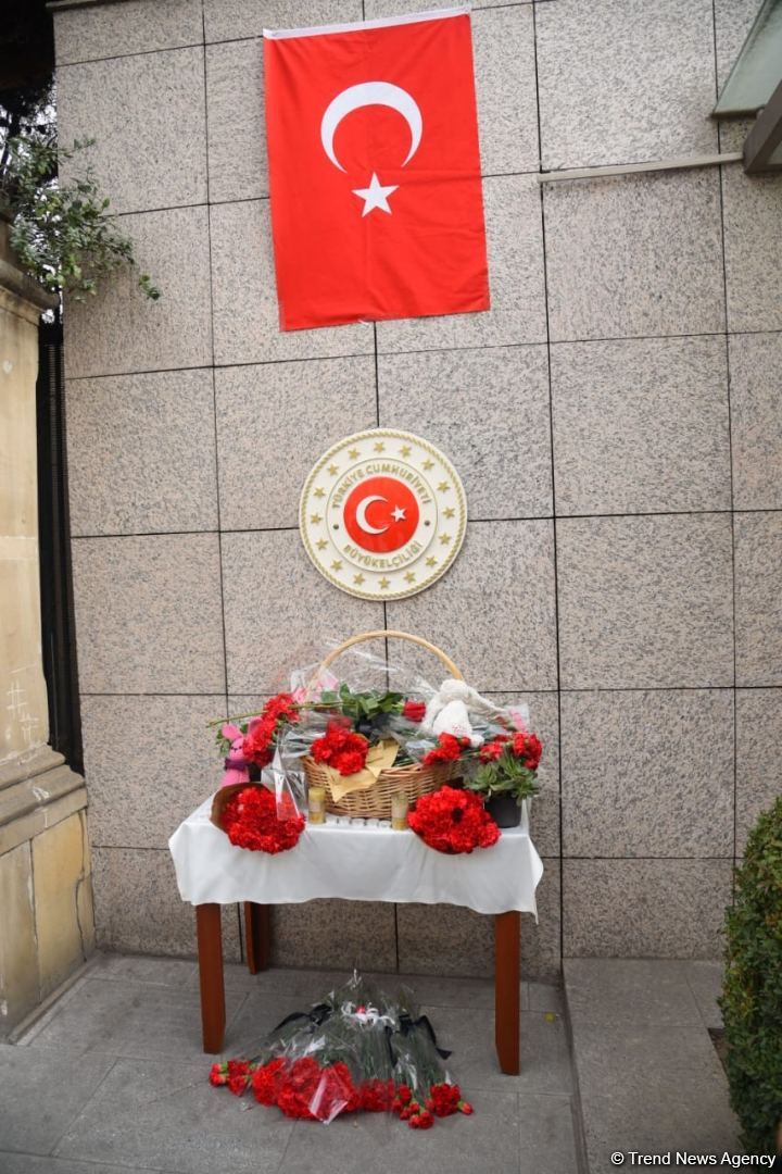 Граждане Азербайджана чтят память жертв землетрясения в Турции (ФОТО/ВИДЕО)