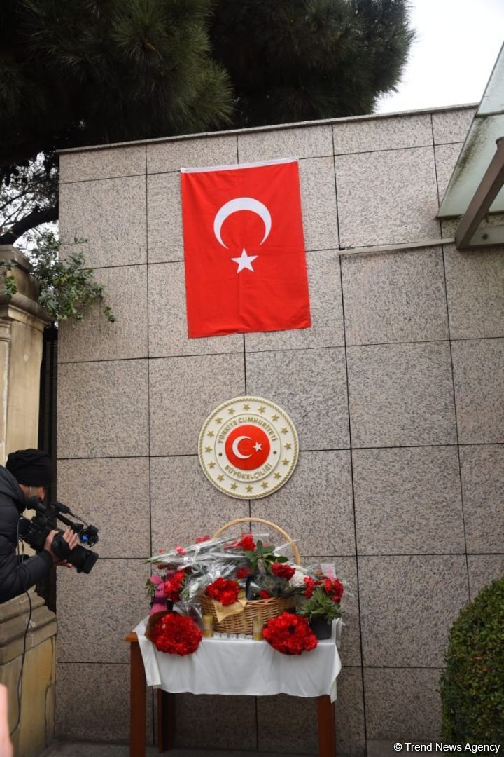 Граждане Азербайджана чтят память жертв землетрясения в Турции (ФОТО/ВИДЕО)