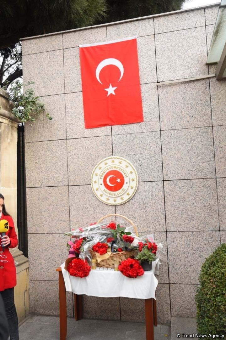 Граждане Азербайджана чтят память жертв землетрясения в Турции (ФОТО/ВИДЕО)