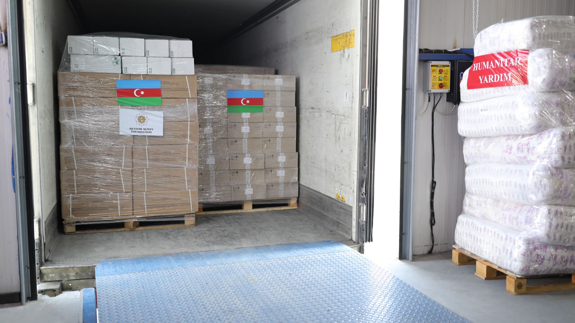 По поручению Первой леди Мехрибан Алиевой самолет с гуманитарной помощью вылетает в Турцию (ФОТО)