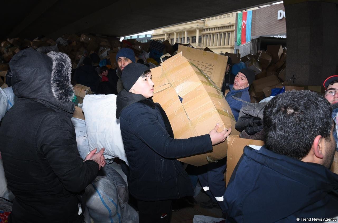 Азербайджанцы продолжают собирать гумпомощь для пострадавших от землетрясения в Турции (ФОТО/ВИДЕО)