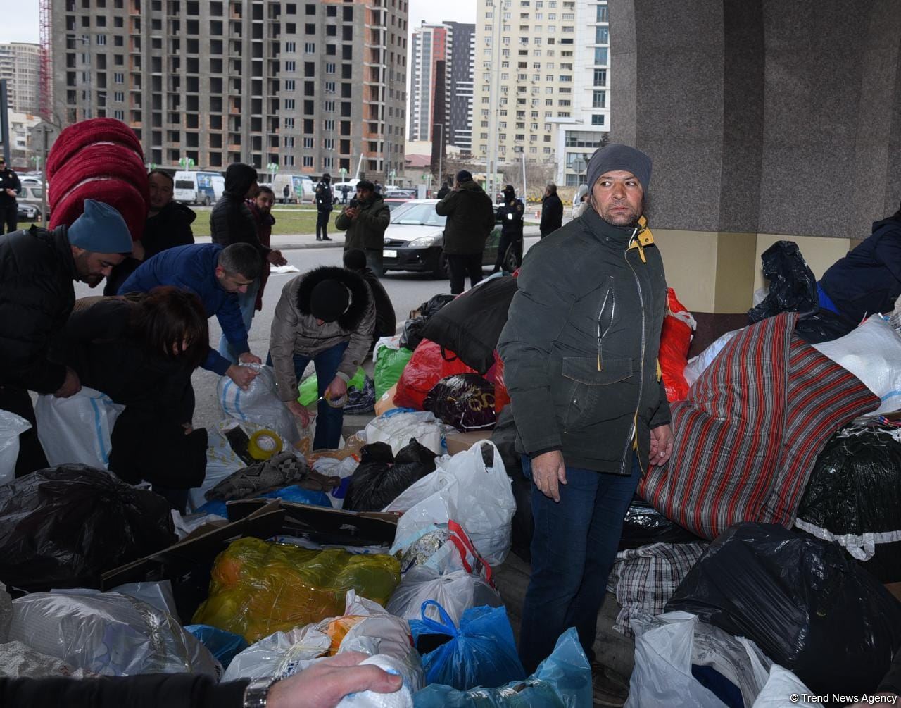 Азербайджанцы продолжают собирать гумпомощь для пострадавших от землетрясения в Турции (ФОТО/ВИДЕО)