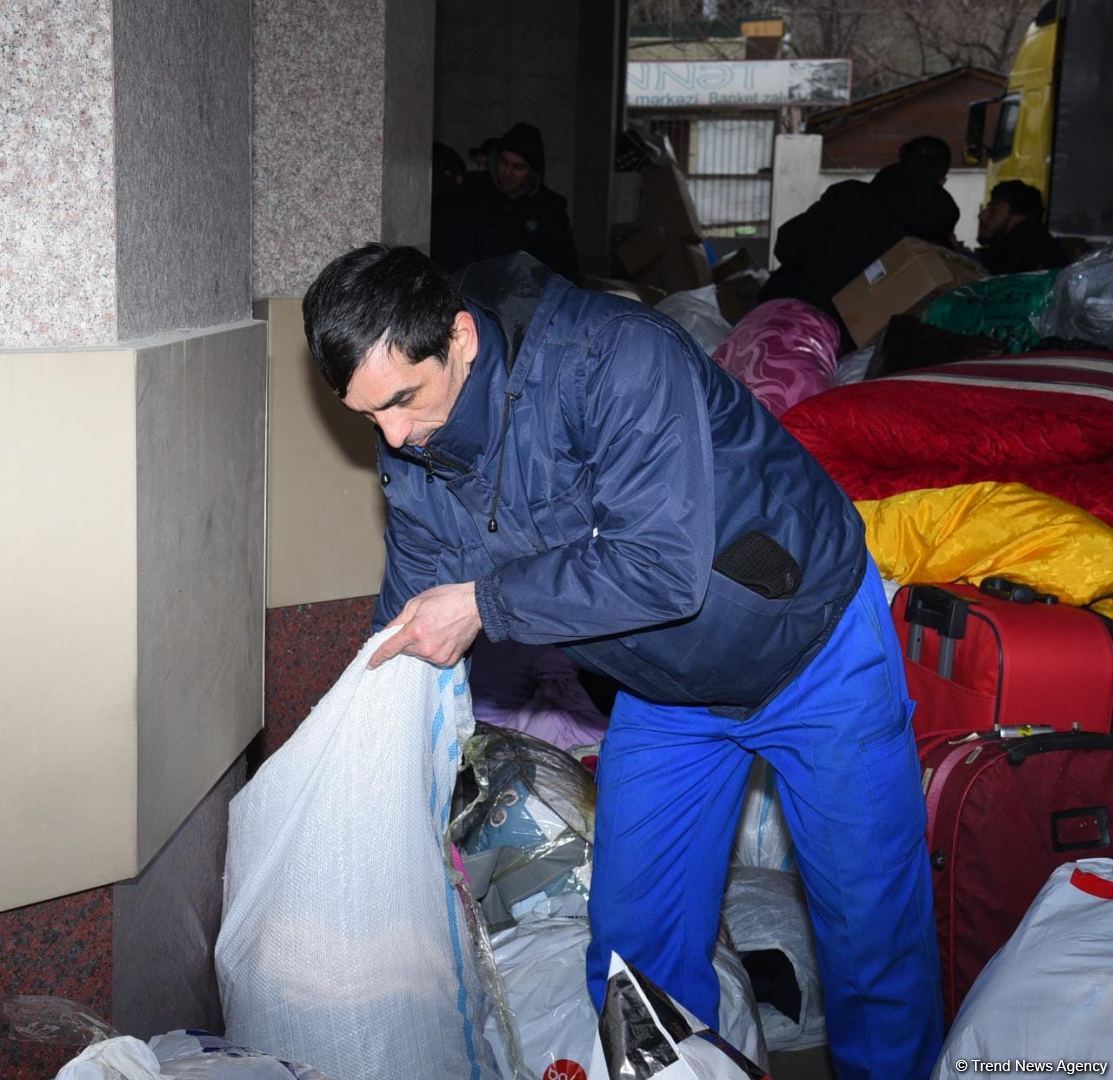 Азербайджанцы продолжают собирать гумпомощь для пострадавших от землетрясения в Турции (ФОТО/ВИДЕО)