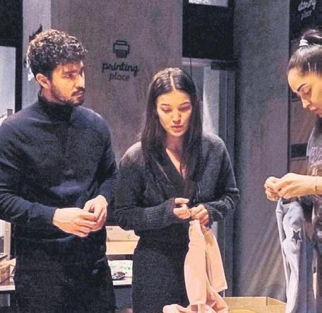 Турецкие звезды работают волонтерами, чтобы помочь пострадавшим от землетрясения (ФОТО/ВИДЕО)