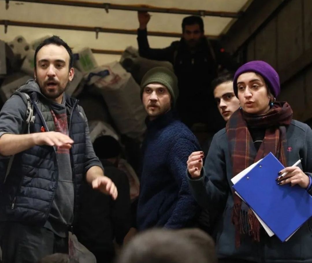 Турецкие звезды работают волонтерами, чтобы помочь пострадавшим от землетрясения (ФОТО/ВИДЕО)