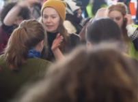 Турецкие звезды работают волонтерами, чтобы помочь пострадавшим от землетрясения (ФОТО/ВИДЕО)