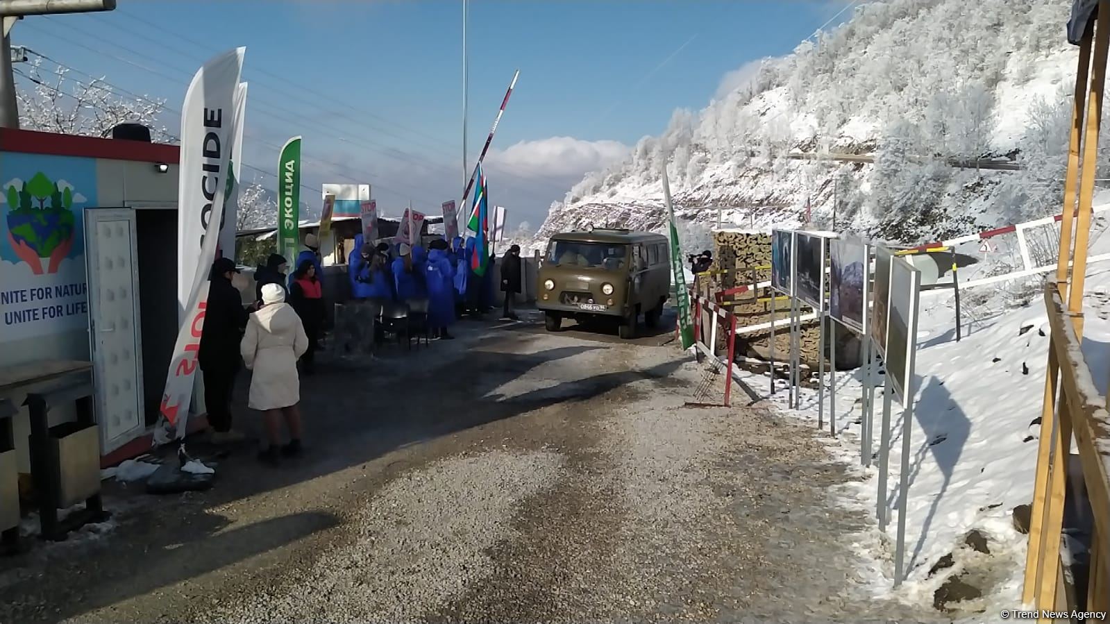Сегодня по Лачинской дороге беспрепятственно проехали 35 автомобилей миротворцев (ФОТО)