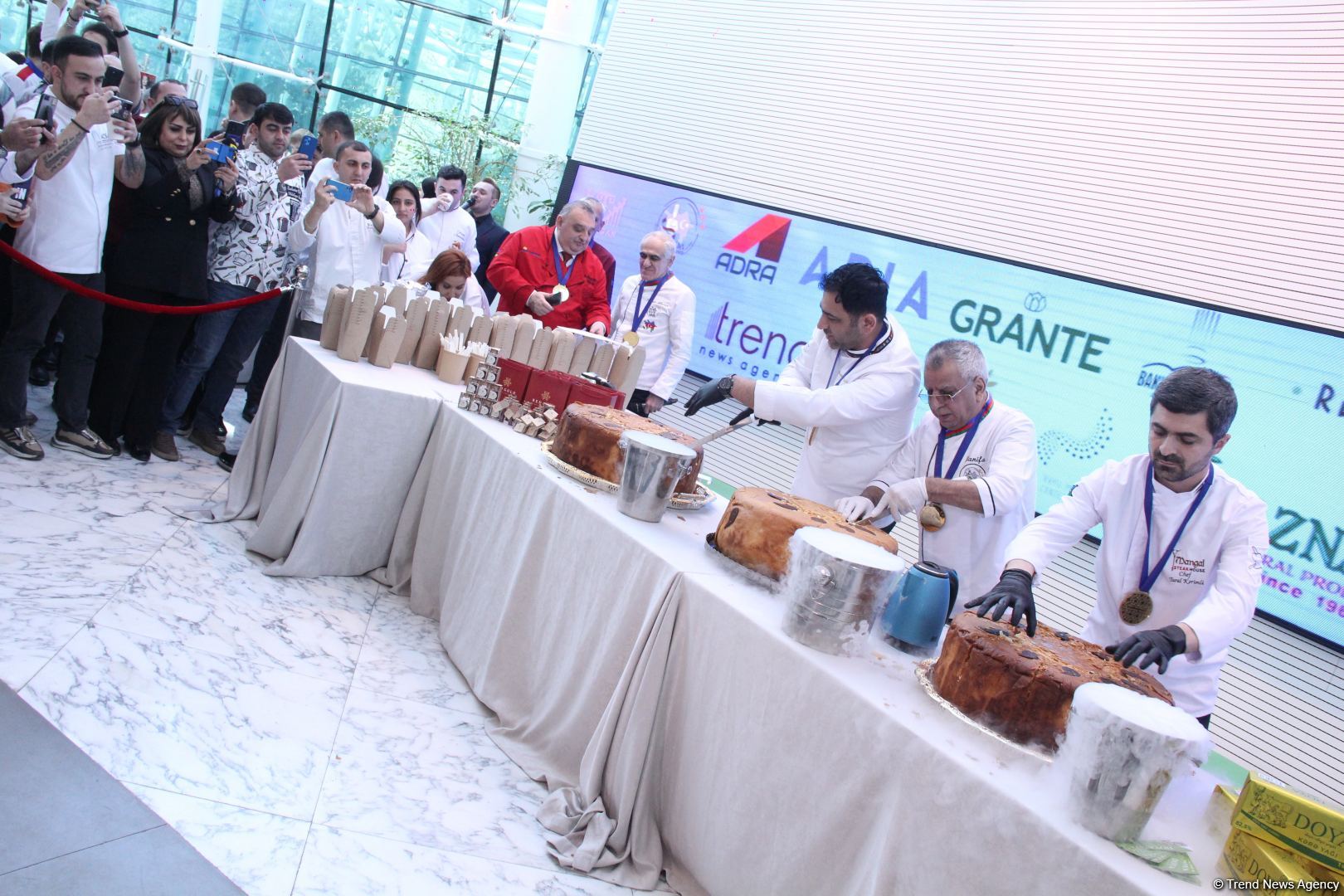 В Баку прошла торжественная церемония вручения национальной премии "Мастер кулинарного искусства" (ФОТО)