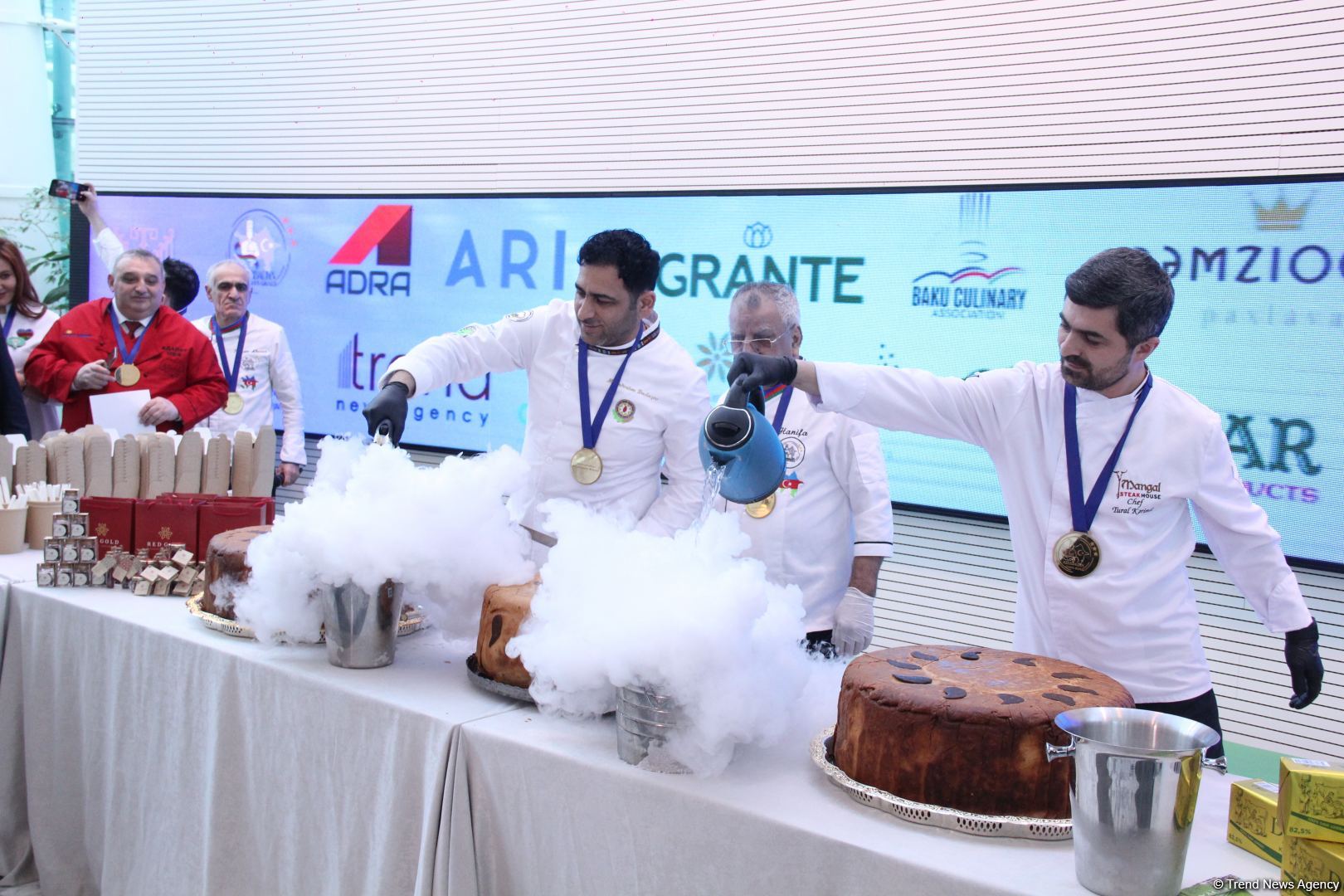 В Баку прошла торжественная церемония вручения национальной премии "Мастер кулинарного искусства" (ФОТО)