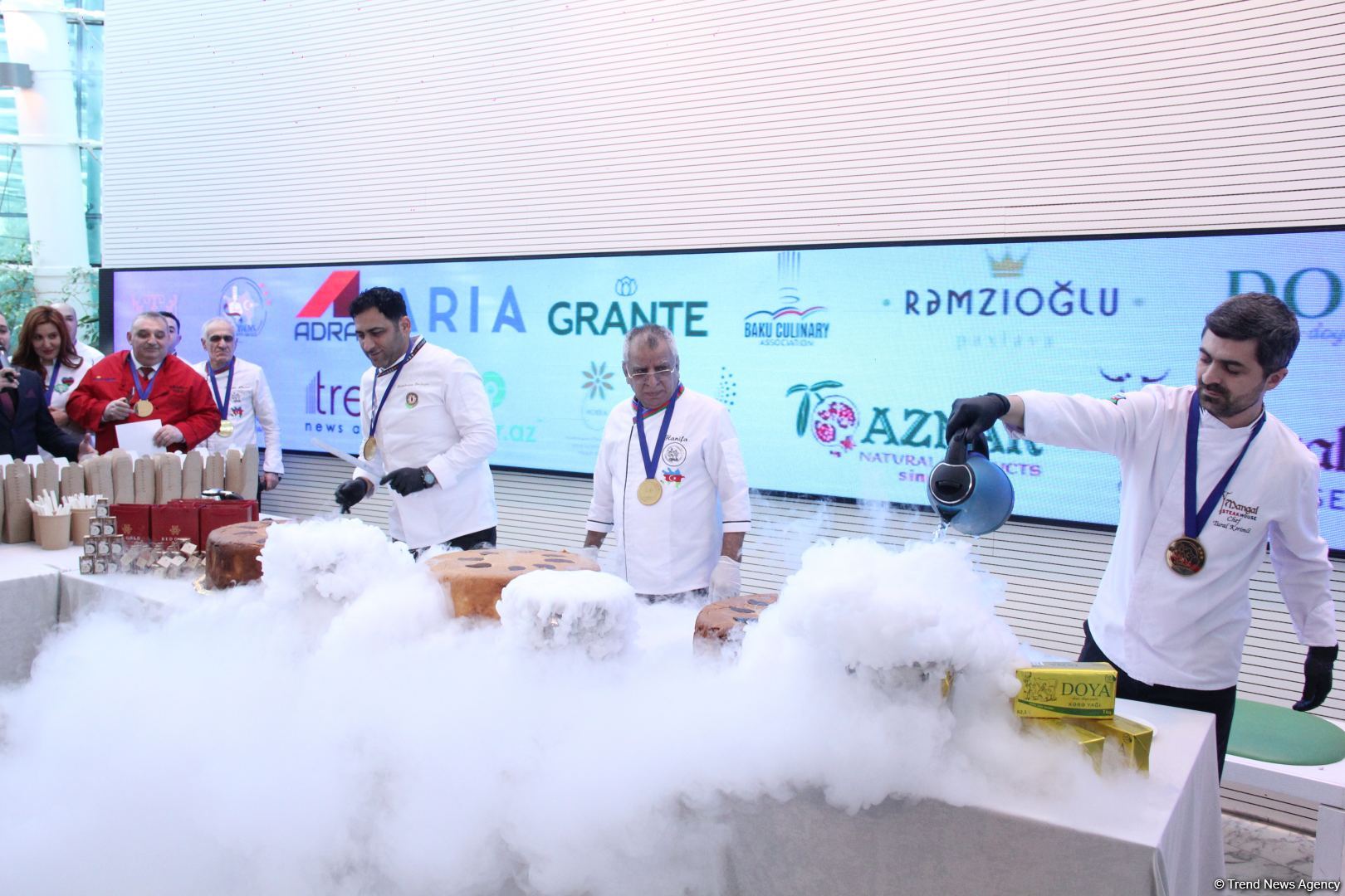 В Баку прошла торжественная церемония вручения национальной премии "Мастер кулинарного искусства" (ФОТО)
