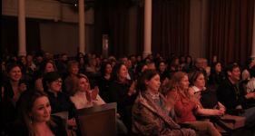 В Баку состоялась премьера поэтического спектакля "Мужчина и Женщина" (ФОТО)