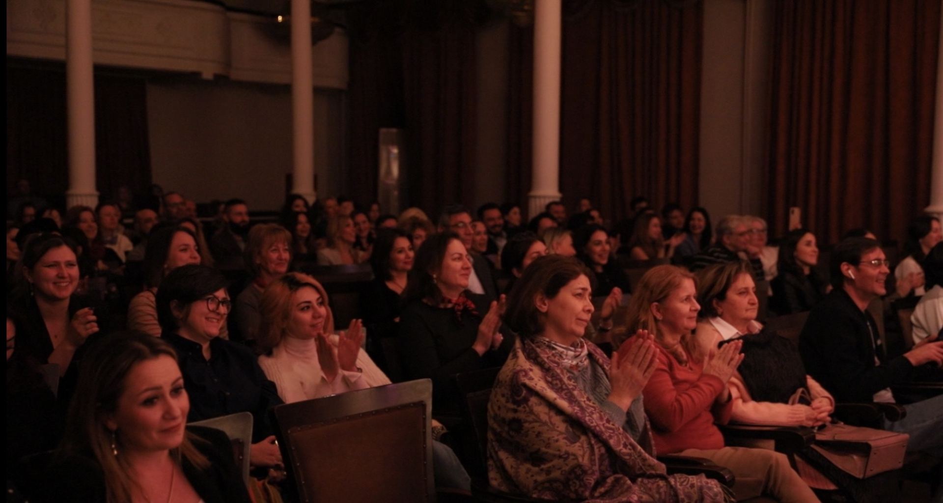 В Баку состоялась премьера поэтического спектакля "Мужчина и Женщина" (ФОТО)