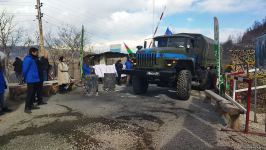 По Лачинской дороге беспрепятственно проехала автоколонна из 13 машин РМК (ФОТО)