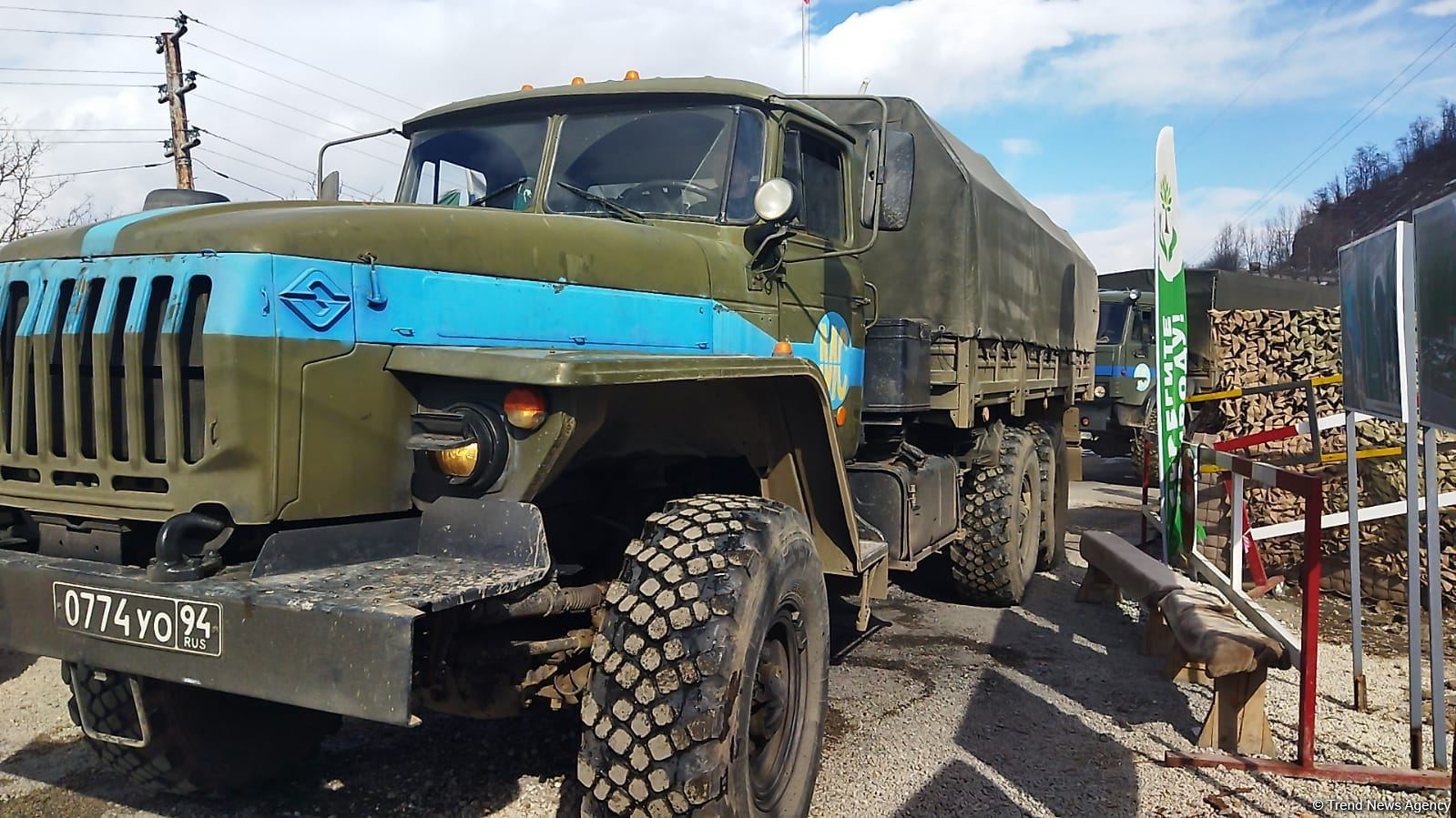 По Лачинской дороге беспрепятственно проехала автоколонна из 13 машин РМК (ФОТО)