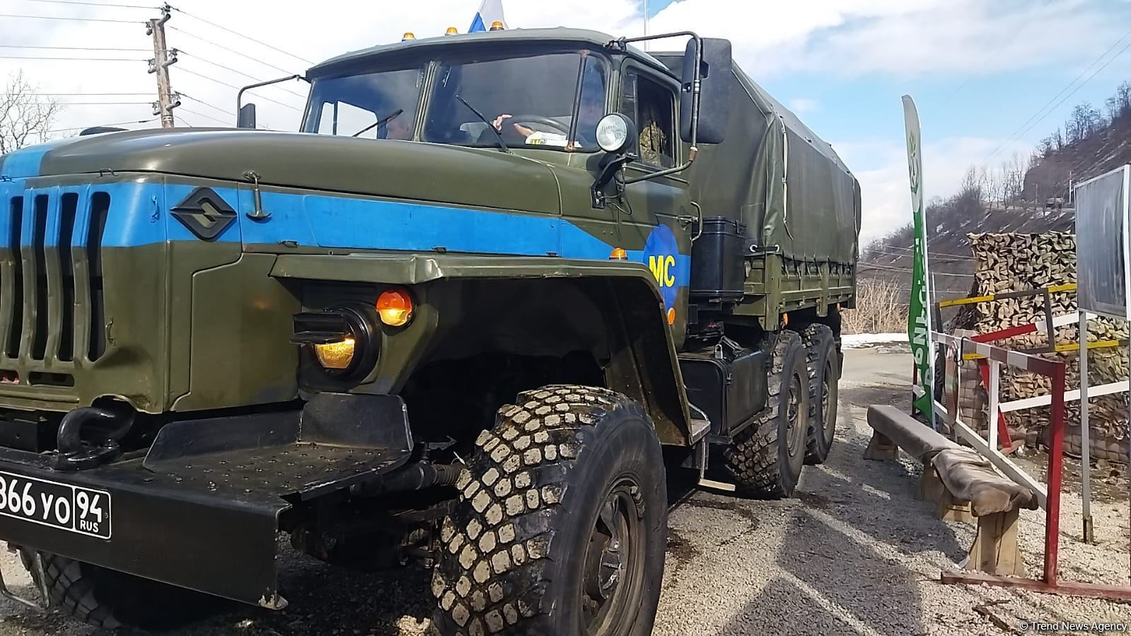 По Лачинской дороге беспрепятственно проехала автоколонна из 13 машин РМК (ФОТО)
