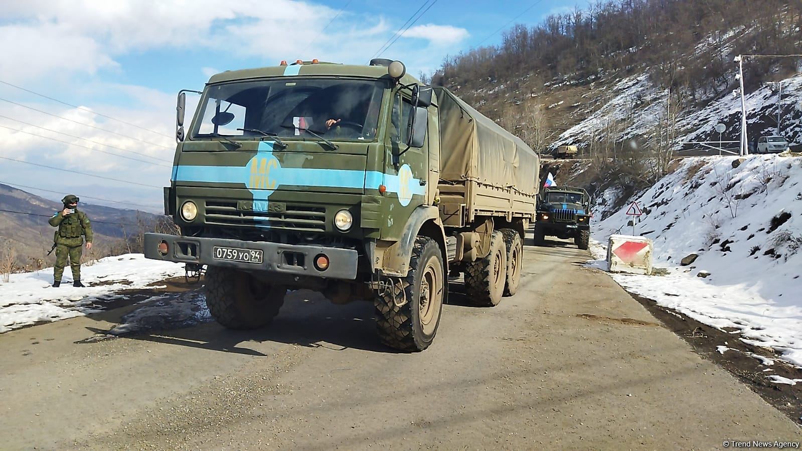 По Лачинской дороге беспрепятственно проехала автоколонна из 13 машин РМК (ФОТО)