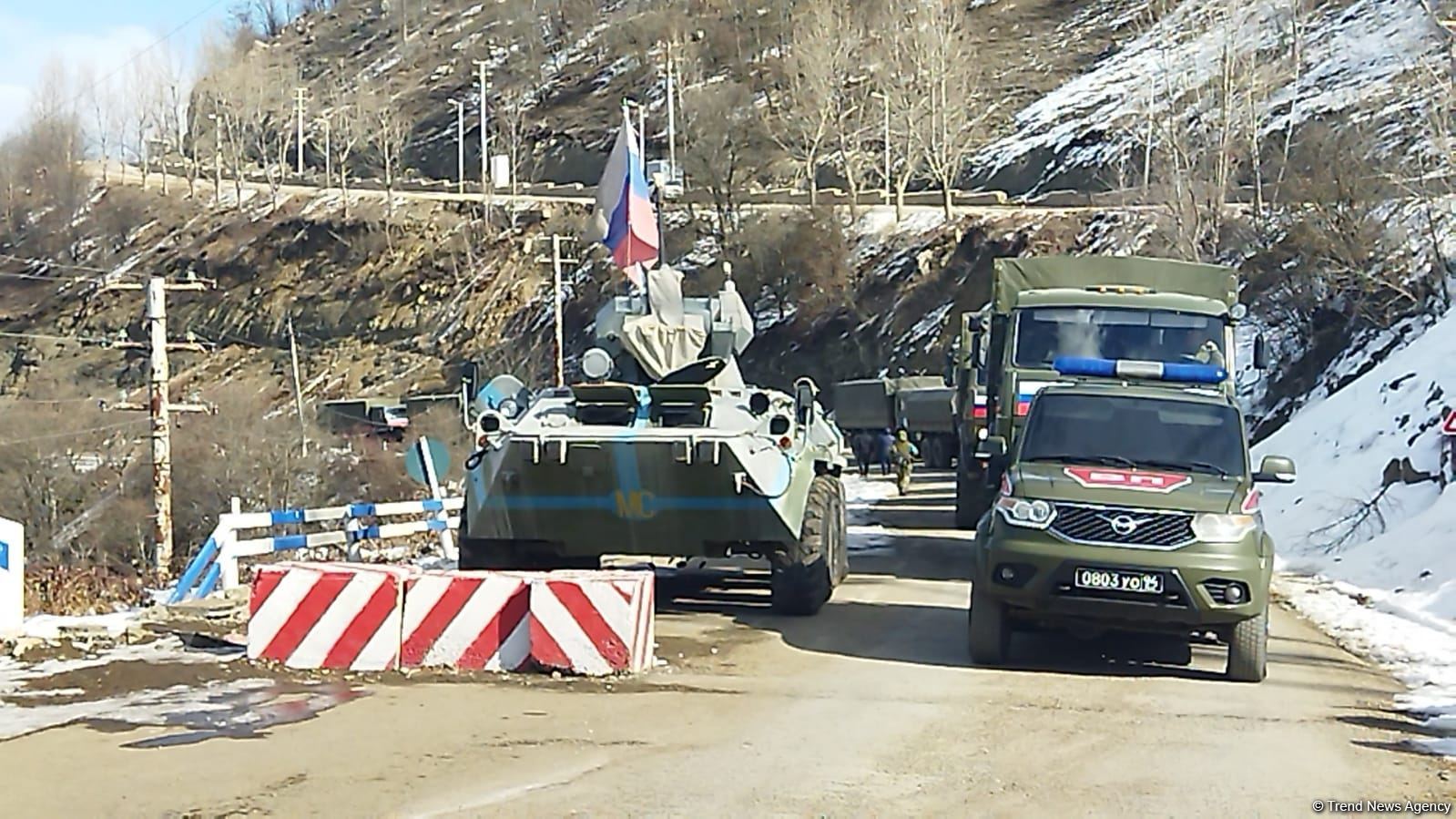 По Лачинской дороге беспрепятственно проехала автоколонна из 13 машин РМК (ФОТО)