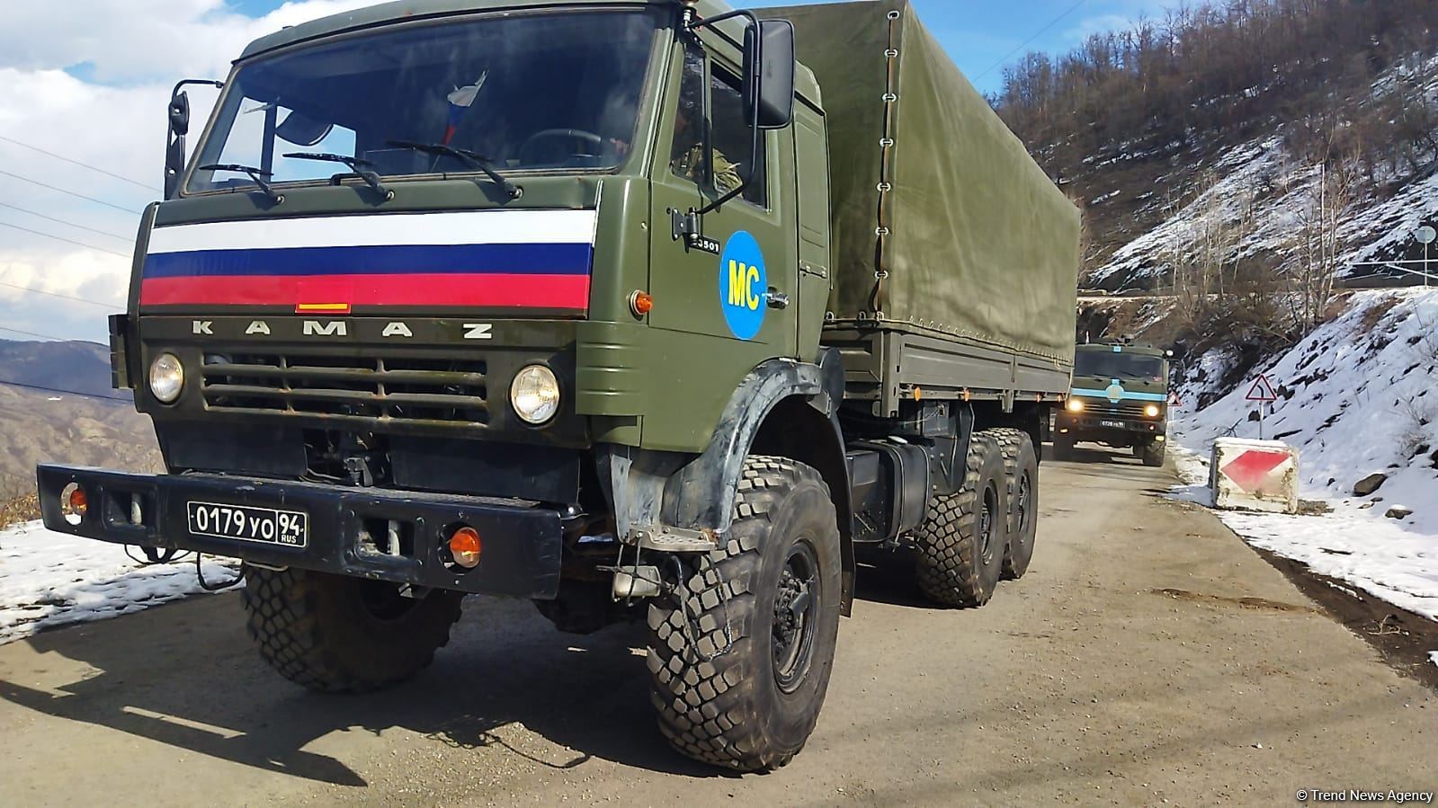 По Лачинской дороге беспрепятственно проехала автоколонна из 13 машин РМК (ФОТО)