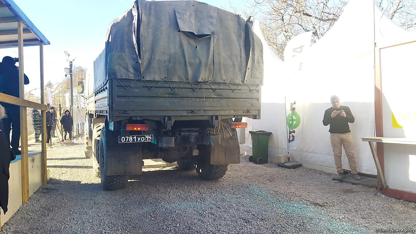 По Лачинской дороге беспрепятственно проехали 2 грузовых автомобиля РМК (ФОТО)