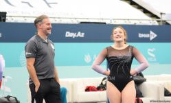 Захватывающие сальто и повороты – Лучшие моменты первого дня Кубка мира по прыжкам на батуте в Баку (ФОТО)