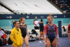 Захватывающие сальто и повороты – Лучшие моменты первого дня Кубка мира по прыжкам на батуте в Баку (ФОТО)