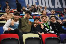 Захватывающие сальто и повороты – Лучшие моменты первого дня Кубка мира по прыжкам на батуте в Баку (ФОТО)