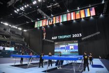 Захватывающие сальто и повороты – Лучшие моменты первого дня Кубка мира по прыжкам на батуте в Баку (ФОТО)