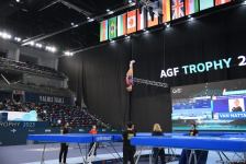 Захватывающие сальто и повороты – Лучшие моменты первого дня Кубка мира по прыжкам на батуте в Баку (ФОТО)