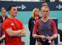 Захватывающие сальто и повороты – Лучшие моменты первого дня Кубка мира по прыжкам на батуте в Баку (ФОТО)