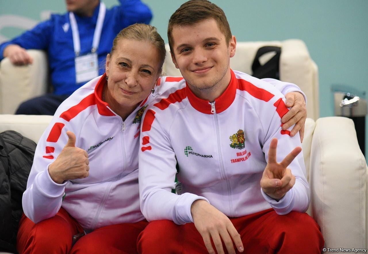 Захватывающие сальто и повороты – Лучшие моменты первого дня Кубка мира по прыжкам на батуте в Баку (ФОТО)