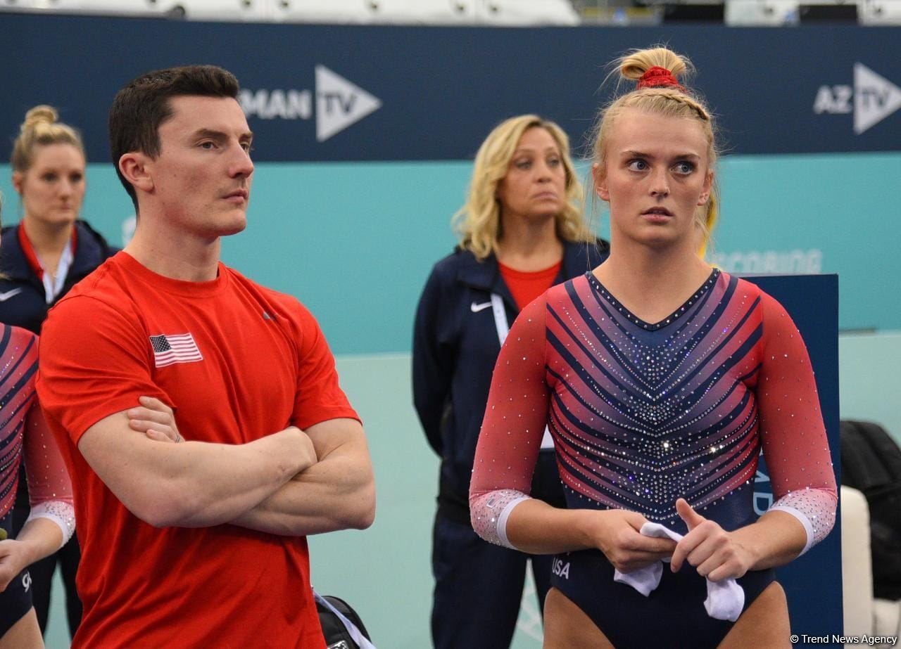 Захватывающие сальто и повороты – Лучшие моменты первого дня Кубка мира по прыжкам на батуте в Баку (ФОТО)