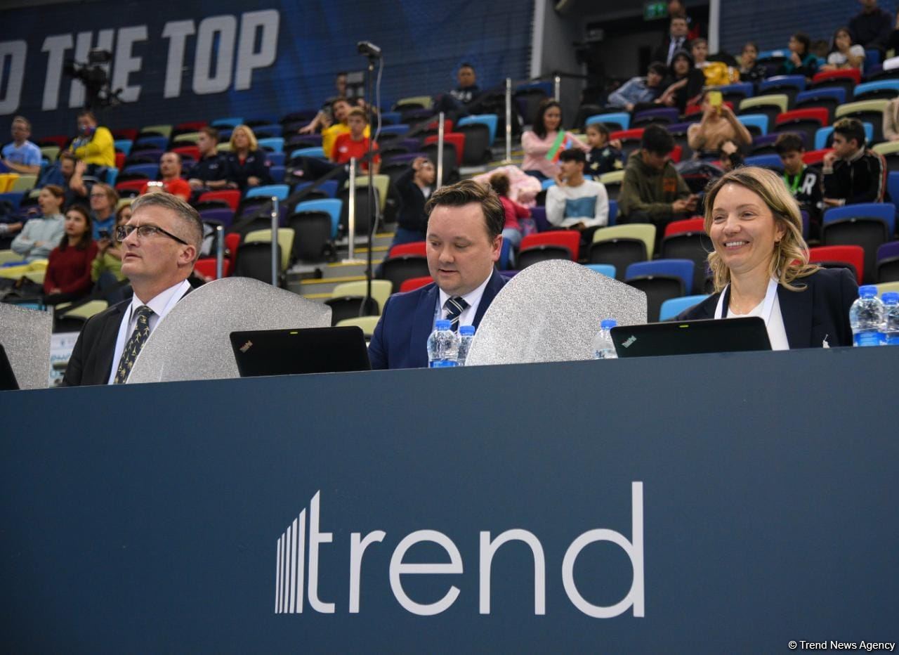 Захватывающие сальто и повороты – Лучшие моменты первого дня Кубка мира по прыжкам на батуте в Баку (ФОТО)