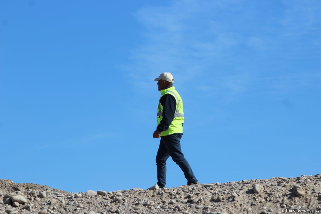 Продолжается строительство железной дороги Горадиз - Агбенд (ФОТО)