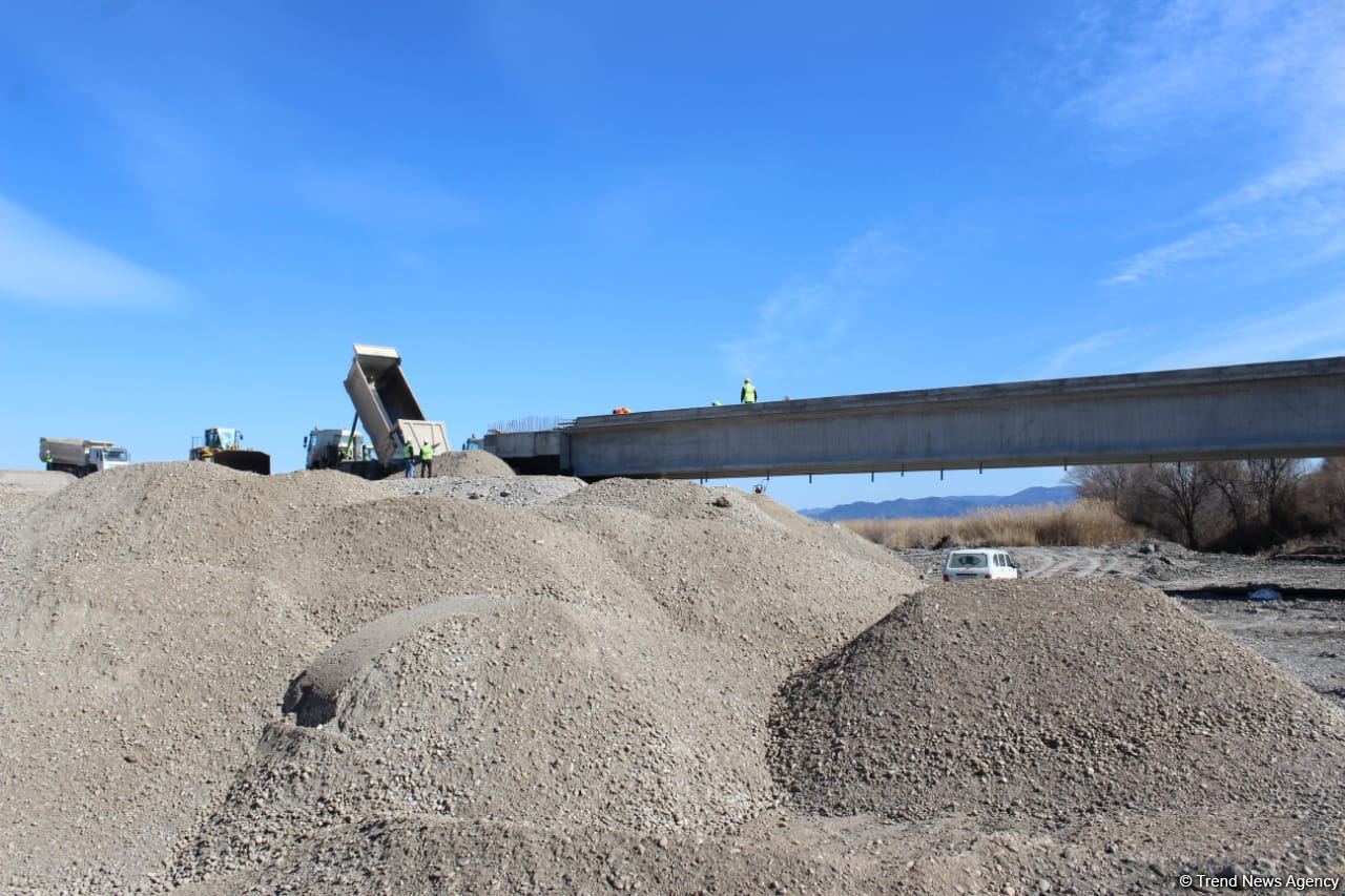Продолжается строительство железной дороги Горадиз - Агбенд (ФОТО)
