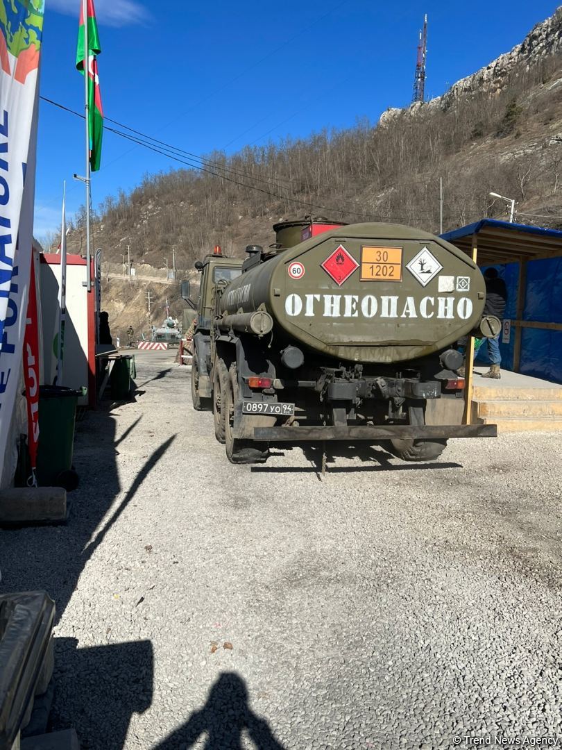 Сегодня по Лачинской дороге проехали 54 транспортных средства миротворцев (ФОТО)