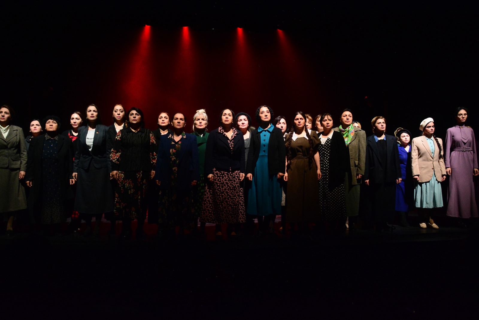 Азербайджанский ТЮЗ представит спектакль о судьбе жен "врагов народа"  (ФОТО)