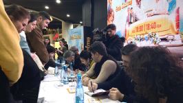 Избавиться от ярлыка "одиночки" - встреча актеров фильма "Evdə qalmış" с поклонниками (ФОТО)