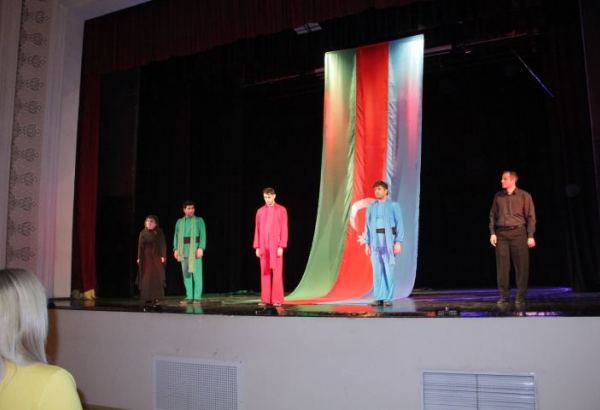 Бакинский детско-юношеский театр представил в Мингячевире спектакль "Родина" (ФОТО)