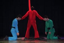 Бакинский детско-юношеский театр представил в Мингячевире спектакль "Родина" (ФОТО)