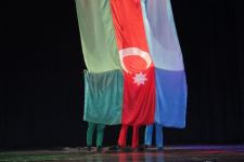 Бакинский детско-юношеский театр представил в Мингячевире спектакль "Родина" (ФОТО)