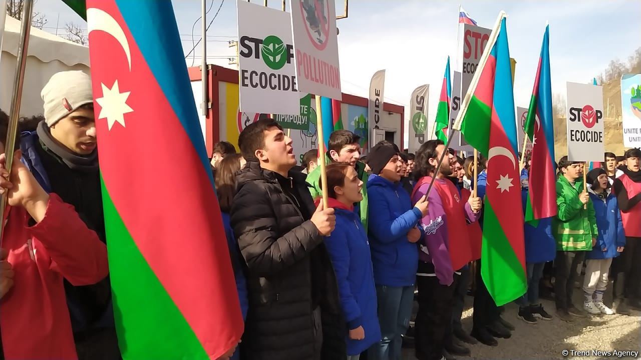 Мирная акция азербайджанских экоактивистов на Лачинской дороге продолжается (ФОТО)