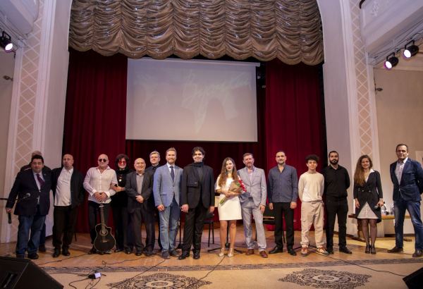 Голос с хрипотцой, а песни, словно порывистый ветер… - В Баку отметили юбилей Владимира Высоцкого (ФОТО)