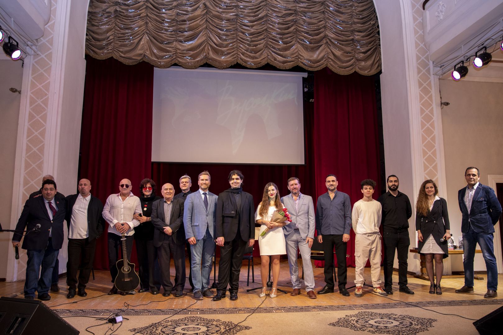 Голос с хрипотцой, а песни, словно порывистый ветер… - В Баку отметили юбилей Владимира Высоцкого (ФОТО)