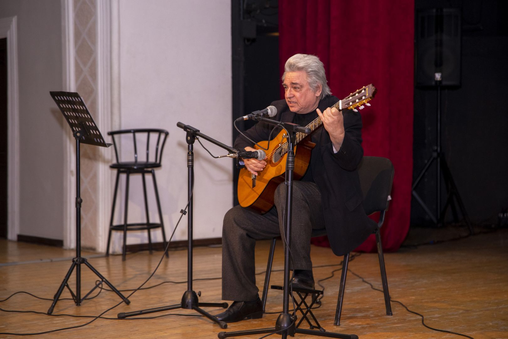 Голос с хрипотцой, а песни, словно порывистый ветер… - В Баку отметили юбилей Владимира Высоцкого (ФОТО)