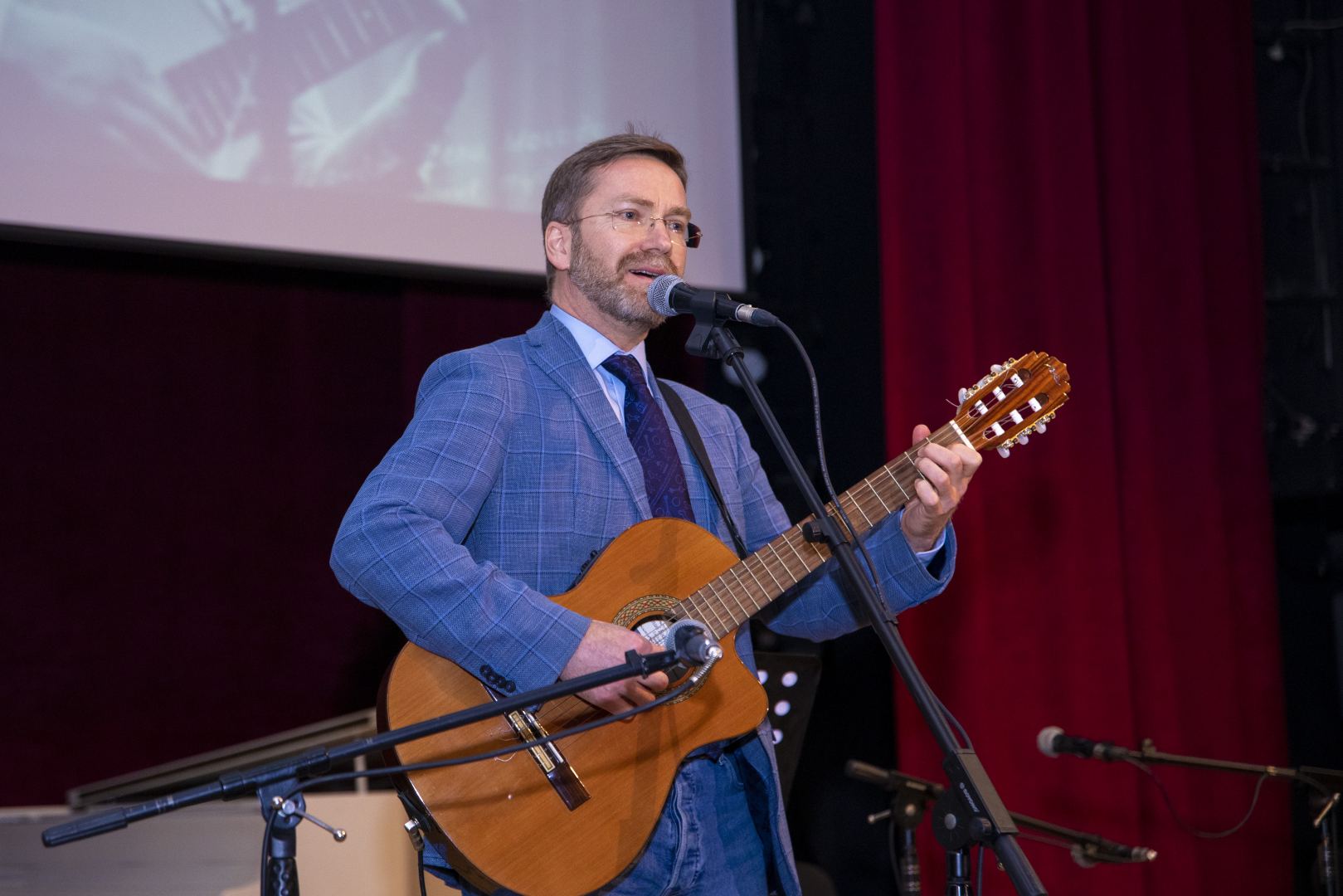 Голос с хрипотцой, а песни, словно порывистый ветер… - В Баку отметили юбилей Владимира Высоцкого (ФОТО)