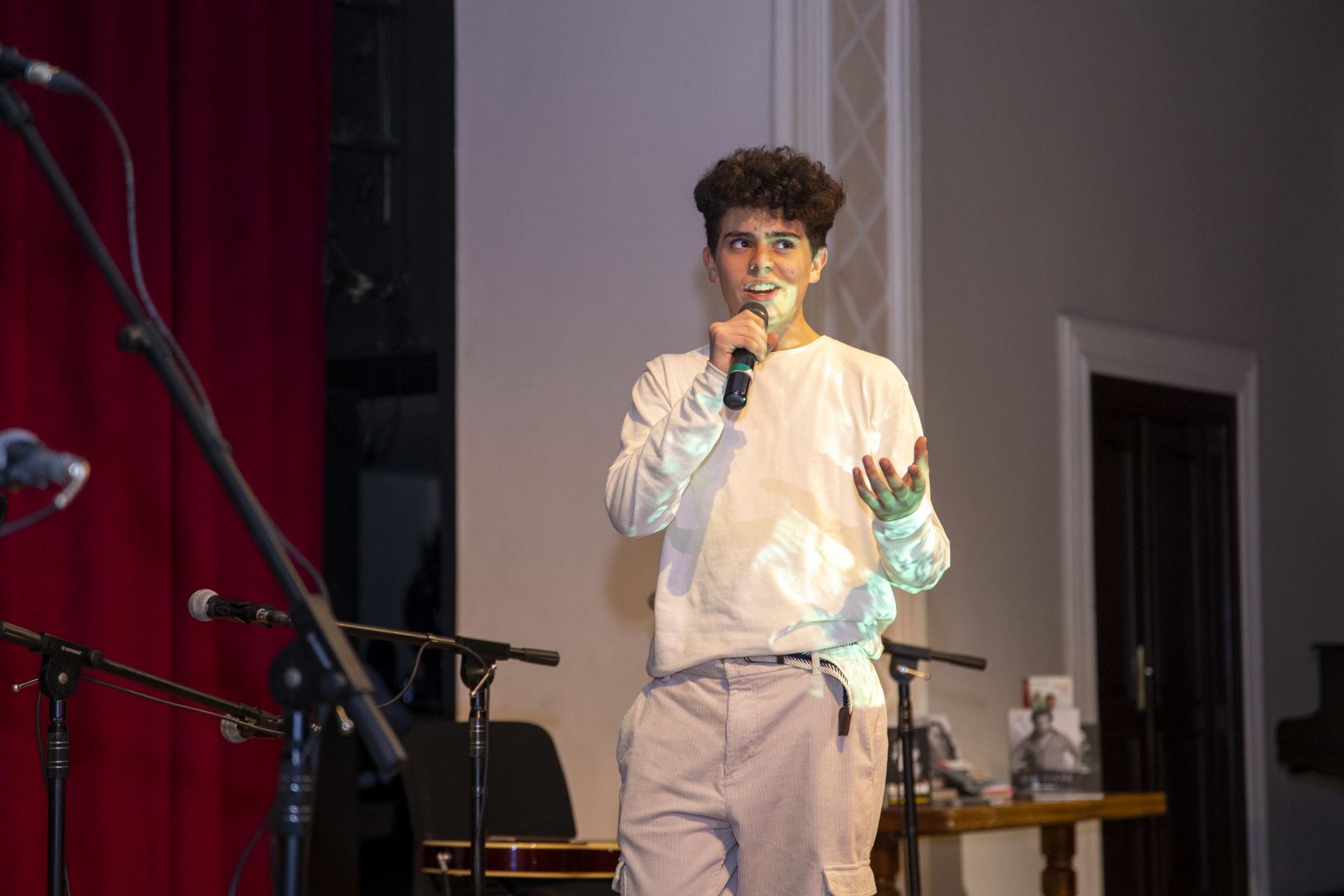 Голос с хрипотцой, а песни, словно порывистый ветер… - В Баку отметили юбилей Владимира Высоцкого (ФОТО)