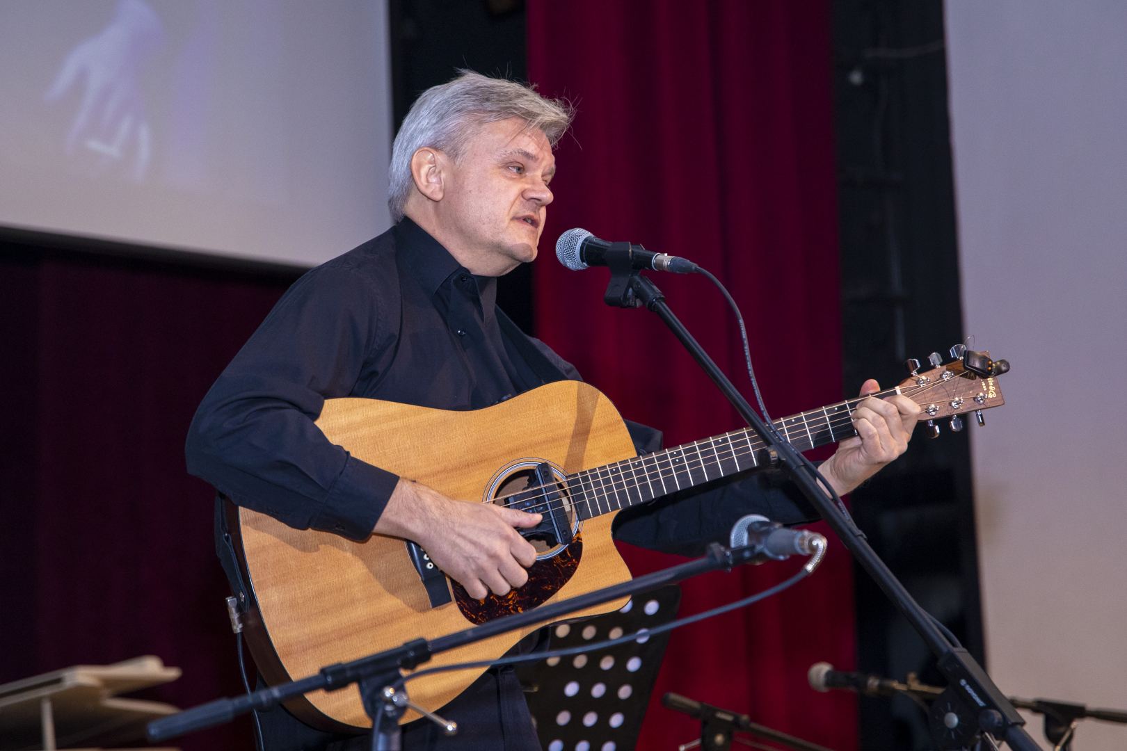 Голос с хрипотцой, а песни, словно порывистый ветер… - В Баку отметили юбилей Владимира Высоцкого (ФОТО)